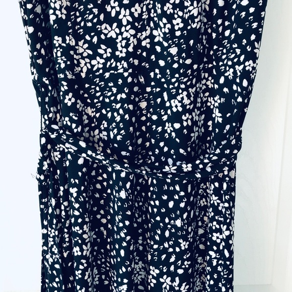 Sleeveless Black with White Floral Dress with Belt - Picture 3 of 8